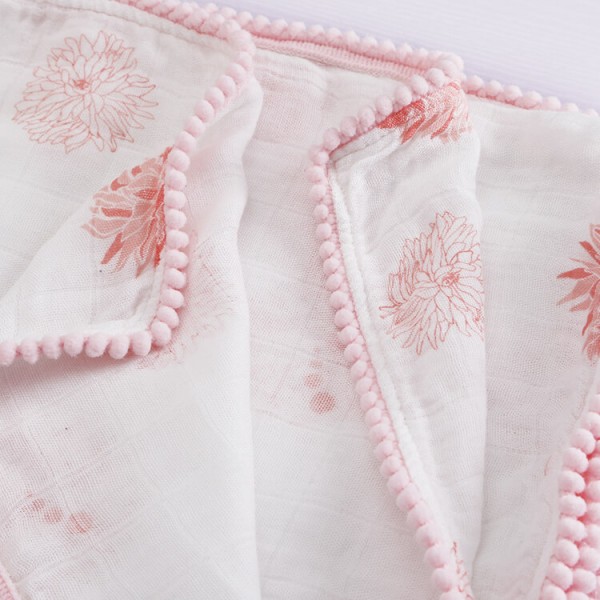 Light And Breathable Pom pom Throw Blanket